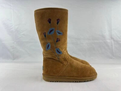 Botas de gamuza marrón vintage florales bordadas UGG 5268 para mujer talla 5 Foto 1 de 4
