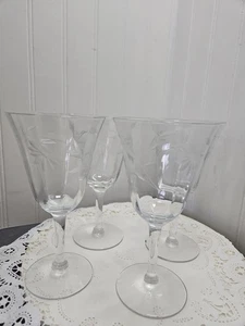 4 floral geätzte Weingläser - Bild 1 von 7