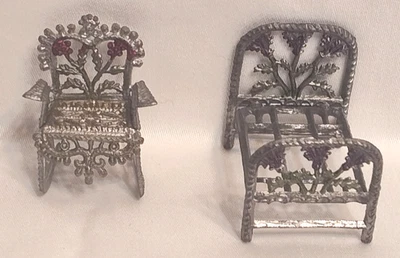 Conjunto de 2 cadeiras de metal vintage para casa de bonecas móveis de quarto em miniatura floral - Imagem 1 de 4