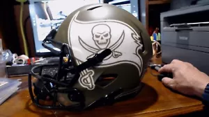 Casco taglia intera TAMPA BAY Buccaneers 2023 replica velocità di servizio - Foto 1 di 5