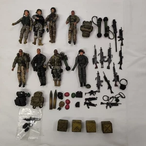 Soldati moderni Century Toys sc. 1/18 con armi e accessori - Picture 1 of 7