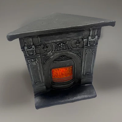 Dolls house furniture resin corner fireplace &  bulb glowing coals  1/12th scale - Image 1 of 4