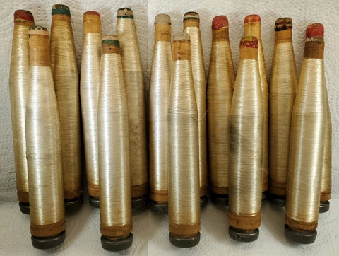 15 Vintage Industrial Wood Textile Mill Spools Bobbins Spindles Thread Primitive Cover