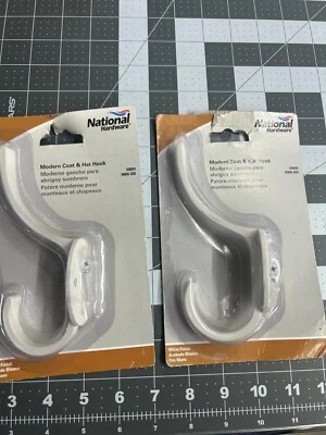 Lote com 2 pacotes de ferragens nacionais 5-1/2" CASACO MODERNO E GANCHO DE CHAPÉU BRANCO N806-826 - Imagem 1 de 3
