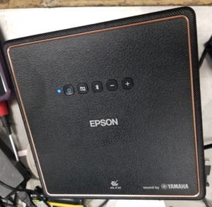 Projecteur LCD Epson EpiqVision Mini EF12 avec Android TV - Photo 1/13