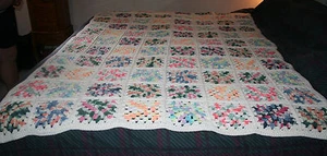 Handgehäkelte afghanische Granny Square Muster Decke 76x57 NEUWERTIG Tagesdecke Quilt - Bild 1 von 7