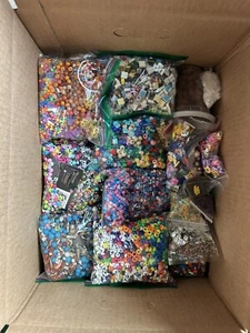 Riesiges Konvolut Perlen, Fundstücke und verschiedene Schmuckherstellung Zubehör 39-40 Pfund - Bild 1 von 13