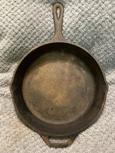 Vintage Lodge 8SK 10.5'' Cast Iron Skillet! - Picture 1 of 6