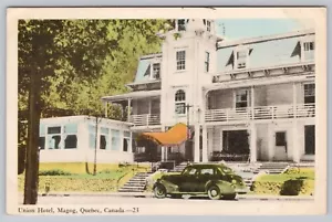 Tarjeta postal coloreada a mano de Magog, Quebec Canadá Union Hotel y coche clásico años 50 - Imagen 1 de 3