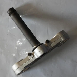 Ducati ST2 ST3 ST4 Plaque de Direction Inférieur avec Pivot - Picture 1 of 4