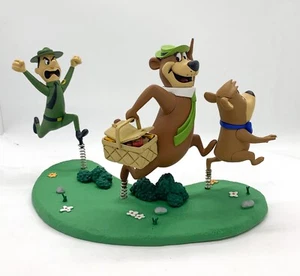 Figura McFarlane Toys 6" Hanna Barbera Serie 2 Yogi Bear Boo Boo Ranger Smith - Imagen 1 de 23