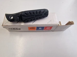 GENUINE KTM RC125 2014-2019 RIGHT FRONT RIDERS FOOT PEG FOOTREST - Picture 1 of 6