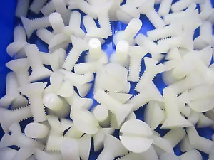 Lot of 100 10-32 Nylon Flat Head Machine Screws 1/2" Long NEW - Picture 1 of 1
