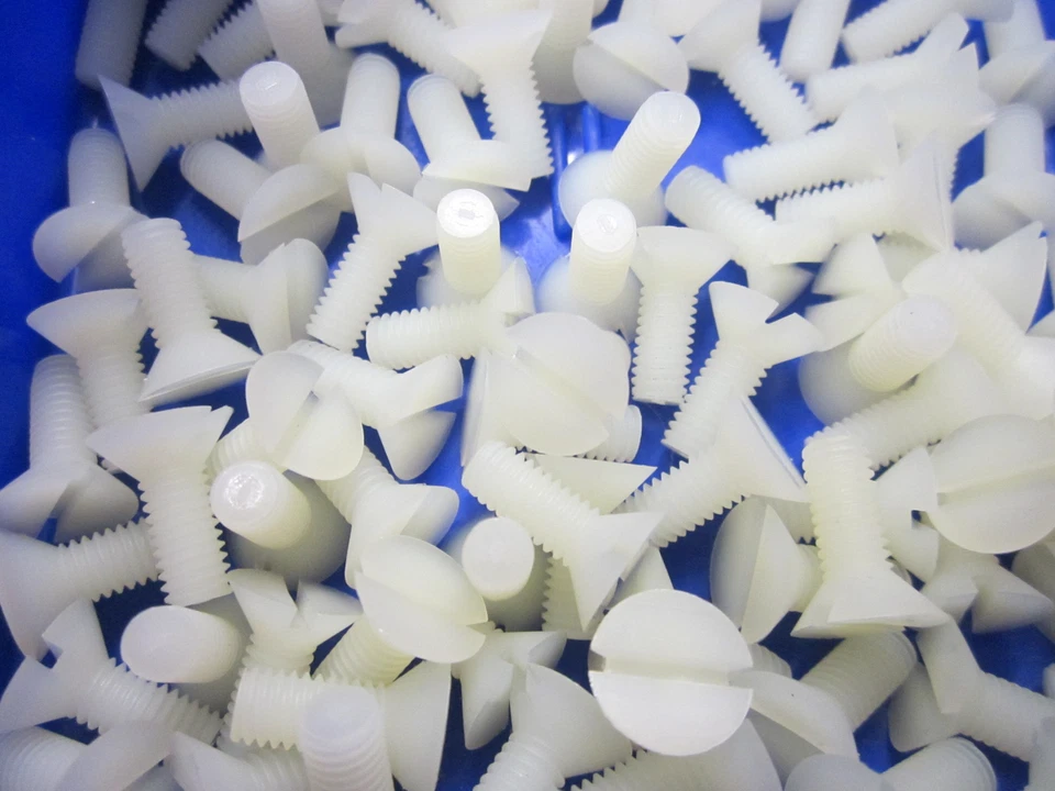 Lot of 100 10-32 Nylon Flat Head Machine Screws 1/2" Long NEW - Image 1 of 1