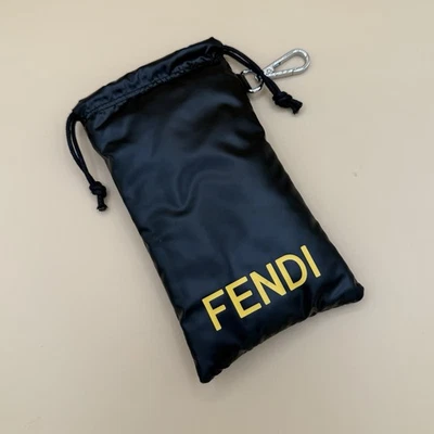Fendi Negro Suave Hinchado Gafas de Sol Estuche con Clip Tono Plateado Foto 1 de 4