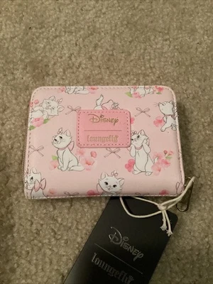 LOUNGEFLY DISNEY ARISTACATS MARIE РОЗЫ AOP МАЛЕНЬКИЙ БУМАЖНИК ~ С ЯРЛЫКАМИ ~ СОВЕРШЕННО НОВЫЙ - Изображение 1 из 3