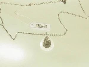 Bellissimo collier stile loto in metallo con pietre bianche - Foto 1 di 7