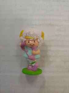 Angel Cake con teléfono pastel corto de fresa - figura de acción en miniatura 1982 - Imagen 1 de 4