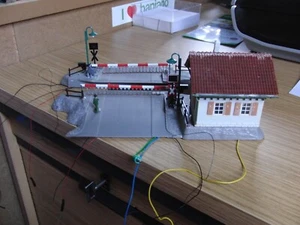 VOLLMER BÜ für eingleisigen Betrieb mit Bogenlampen u. Andreaskreuze/ Steuerung - Bild 1 von 4