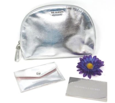 Victoria's Secret Bolsa de Cosméticos Metálica Plateada Maquillaje Estuche de Viaje y Juego de Espejos Foto 1 de 4