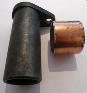 FRONT AXLE PIN & BUSH. COMPATIBLE WITH: MASSEY FERGUSON: TE SERIES (SEE LISTING) - Afbeelding 1 van 2