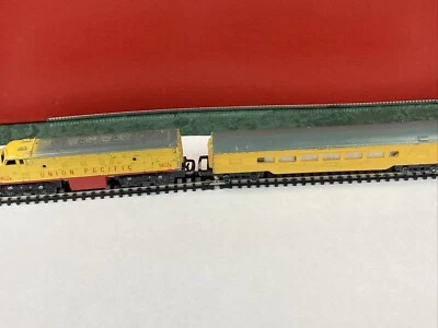 Lone Star Union Pacific loco+carriage used condition/untested - image 1 of 4