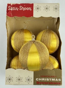 5 Vintage Pyramide Satin Glanz Weihnachtsschmuck weiß gold gestreift mit Box - Bild 1 von 13