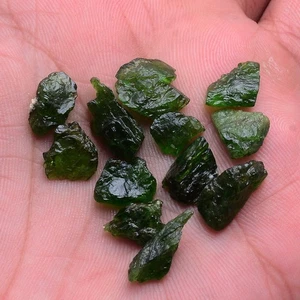 12 Pcs Natural Vivid Green Chrome Tourmaline Rough Mineral Specimen Gemstone Lot - Picture 1 of 8