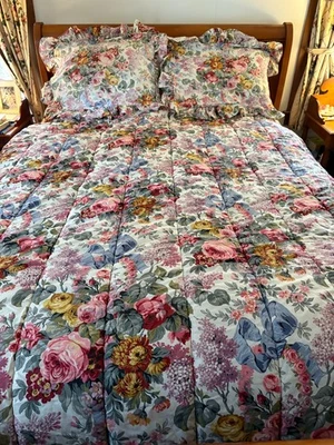 Edredón floral Allison vintage Ralph Lauren y dos fundas con volantes - completo/reina Foto 1 de 4