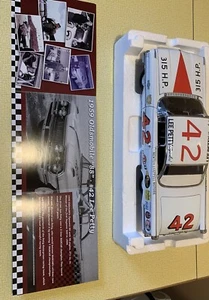 1959 Oldsmobile *88*#42 Lee Petty SunStar 1:18 - Foto 1 di 11