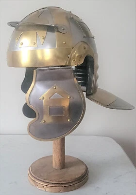 Casco Centurión Romano Medieval de Acero y Latón con Soporte de Madera - Calibre Pesado Foto 1 de 4