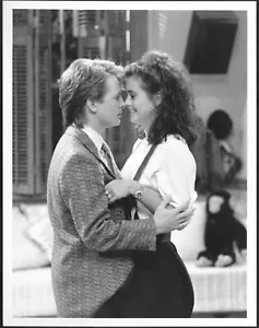 Foto promocional original de Michael J. de Family Ties de la década de 1980 Fox Courteney Cox of Friends - Imagen 1 de 2