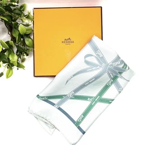 Sciarpa HERMES Petit Carre 45 Bolduc con scatola seta 100% seta bianco verde originale - Foto 1 di 14