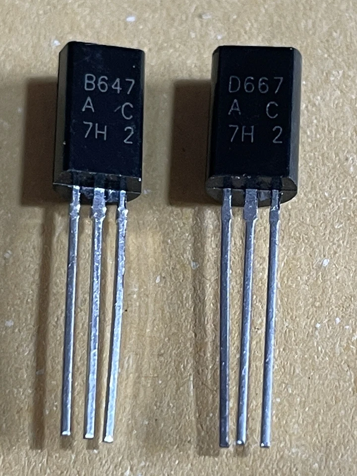 HITACHI 1coppia 2SB647 2SD667 B647 D667 Transistor audio driver