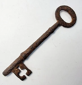 LARGE OLD ANTIQUE CAST IRON COTTAGECORE COUNTRY RUSTY SKELETON KEY 4½" IN LONG - Picture 1 of 10