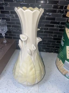 Belleek Porcelain Applied Calla Lily Nile 9.5" Vase - 6th Green Mark (1965-1980) - Picture 1 of 10