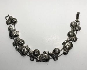 Vintage 1990’s Silver Tone Clasp Bracelet Basketball Hoops And Hi-Top Sneakers - Bild 1 von 8