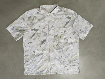 Camisa Lululemon Airing gola fácil manga curta flor variada tentilhão amarelo GG - Imagem 1 de 4