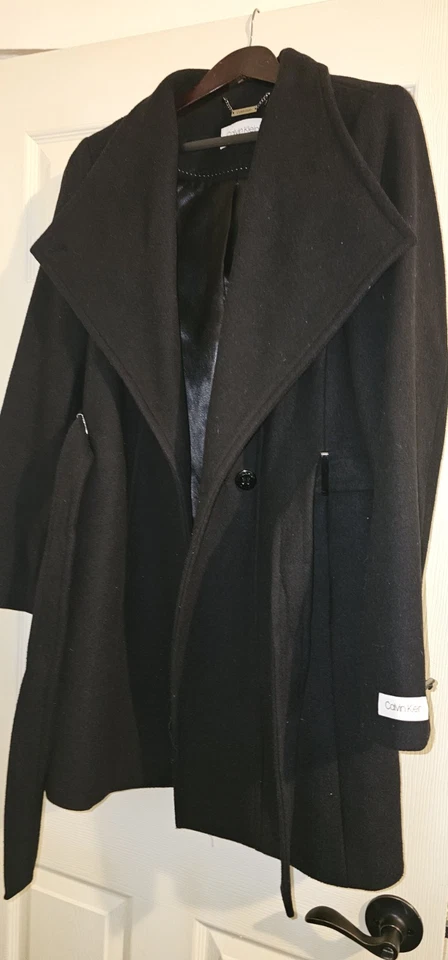 Casaco de lã Calvin Klein feminino peito duplo preto ervilha com cinto pescoço funil - Imagem 1 de 3