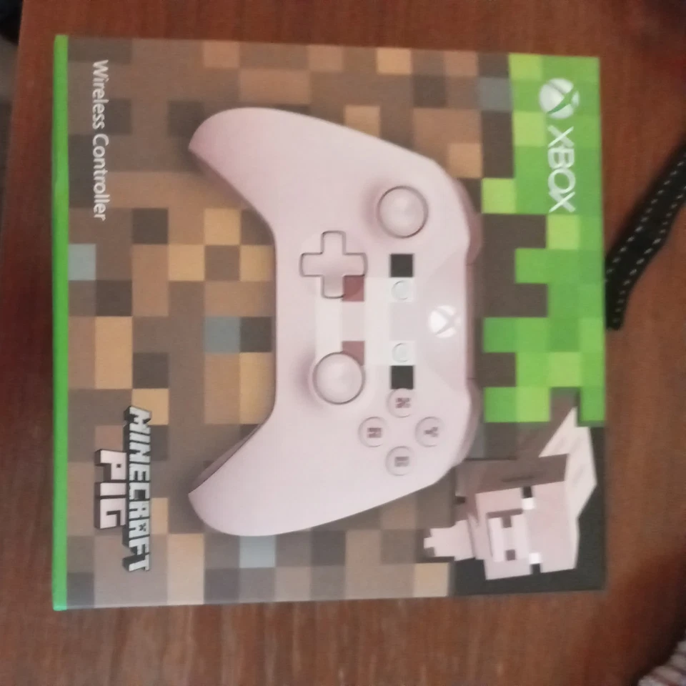 Microsoft Minecraft Pig WL3-00053 Gamepad Wireless Controller for Xbox One, Xbox - Image 1 of 4