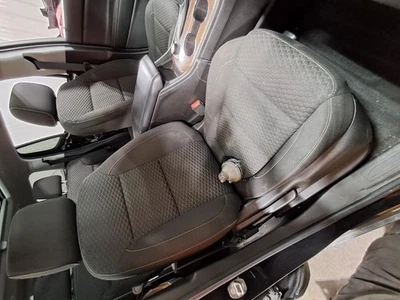 Used Front Right Seat Front fits: 2018 Gmc Acadia bucket cloth manual R. - Imagem 1 de 4