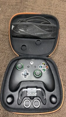 Controle Fusion Xbox Elite com estojo e pás - Imagem 1 de 2