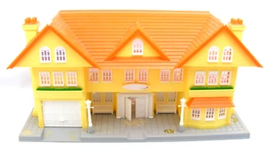 Matchbox Oh Jenny! Dream World Family Doll House 1988 Yellow Orange - Picture 1 of 17