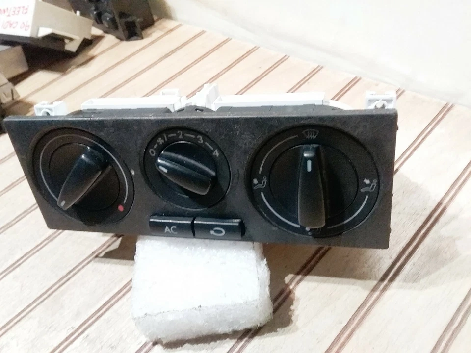 VOLKSWAGEN GOLF A/C CLIMATE CONTROL OEM 1999-2002 - Image 1 of 4