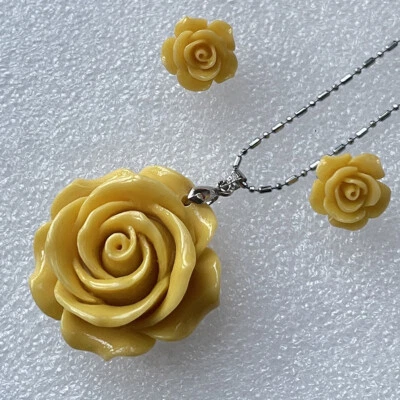 Juego de aretes de flores talladas en coral de 15 mm + collar colgante de 35 mm de 18" Foto 1 de 4