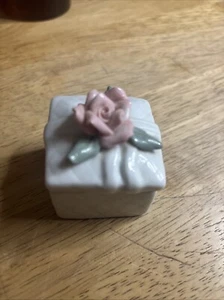 Vintage Small Porcelain Ceramic Floral Jewelry Trinket Box - Picture 1 of 4
