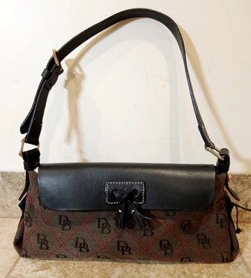 Dooney & Bourke | Bolso de Hombro Vintage Mediano Solapa Borla Gris Rojo Monograma LINDO Foto 1 de 4