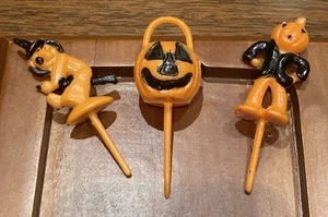 Vintage Halloween Plastic Cake Toppers Cupcake Picks Lot of 3 Hong Kong Pumpkin - Picture 1 of 4