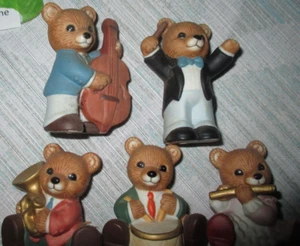 Vintage Set mit 5 süßen Porzellan Teddybär Band Figuren je 2-3" groß - Bild 1 von 2