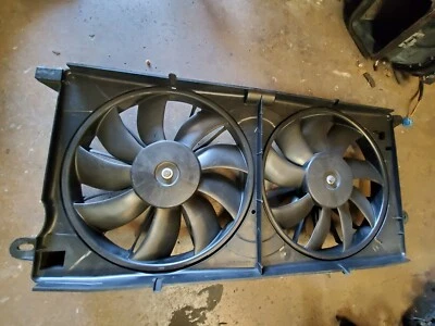 VENTILADOR DE REFRIGERACIÓN RADIADOR CADILLAC SEVILLE 1999-2000-2001-2002-2003-2004 Foto 1 de 3